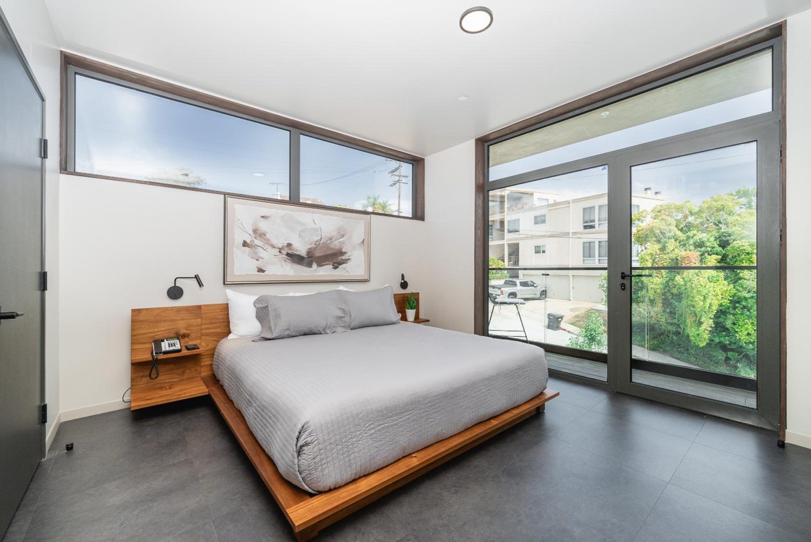 City24 Condo Hotel Little Italy Mission Hills — photo 4