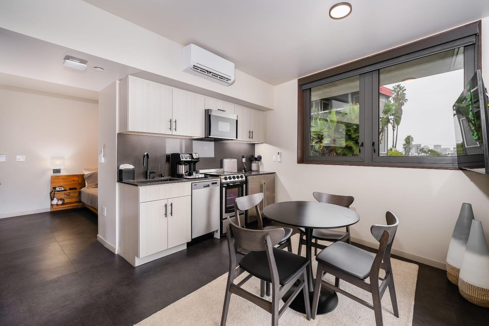 City24 Condo Hotel Little Italy Mission Hills — photo 3