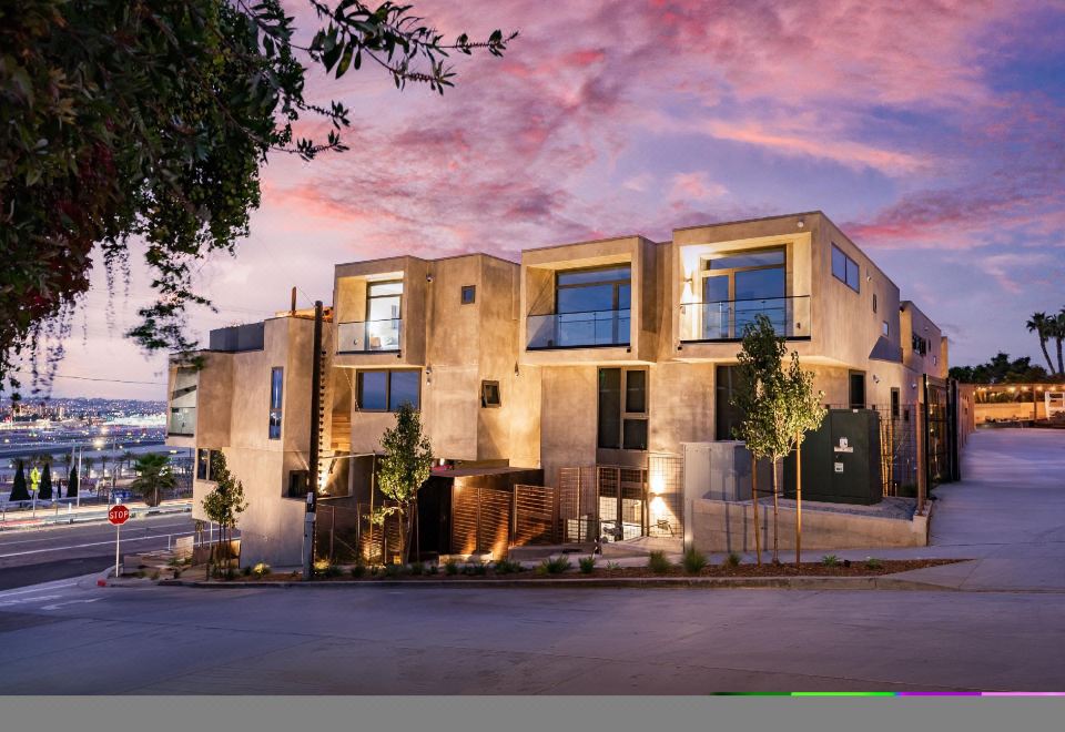 City24 Condo Hotel Little Italy Mission Hills