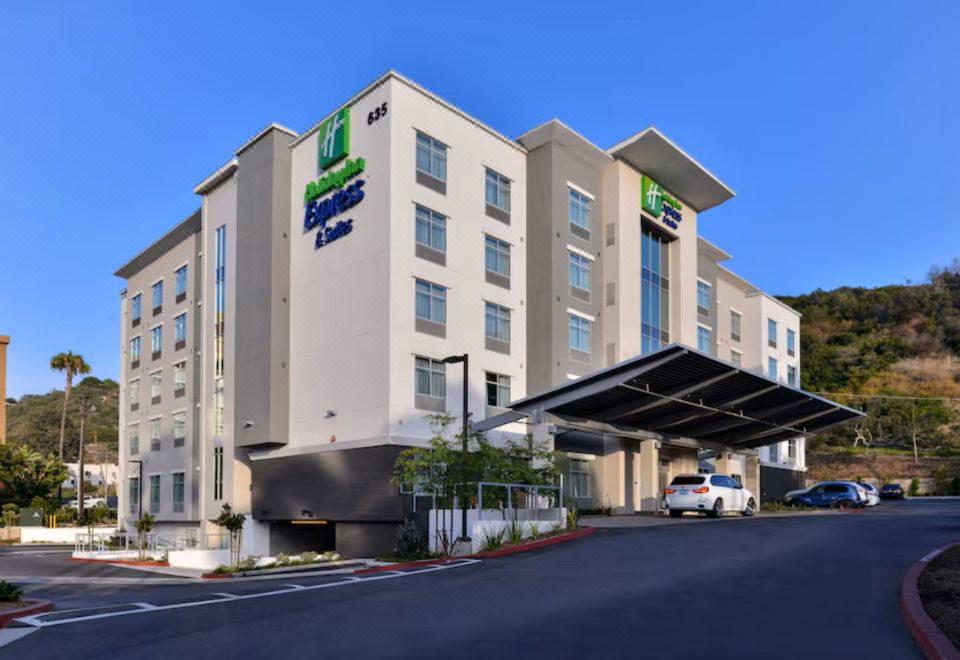 Holiday Inn Express & Suites San Diego - Mission Valley by IHG